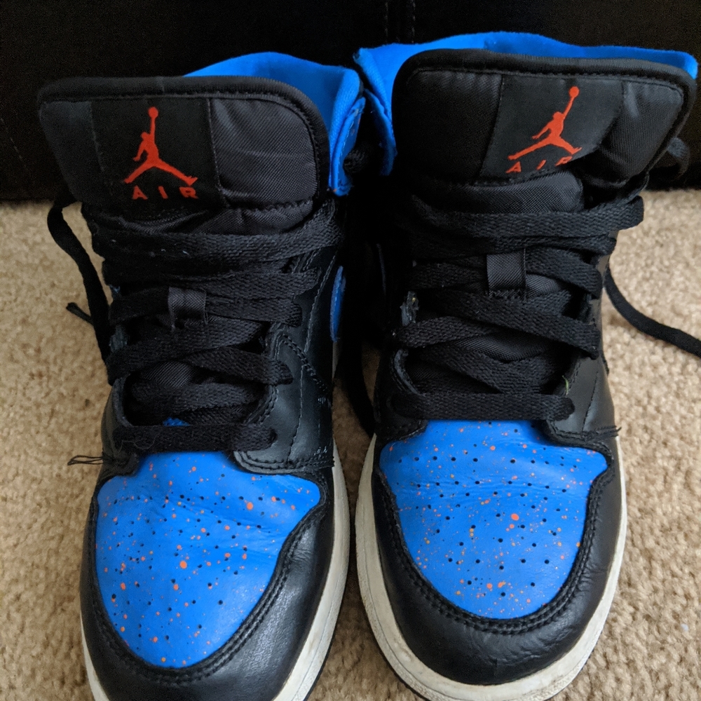 Boys Jordan Sneakers size 5